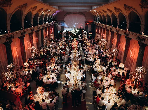 Ambiance naturelle, conviviale et chaleureuse garantie.