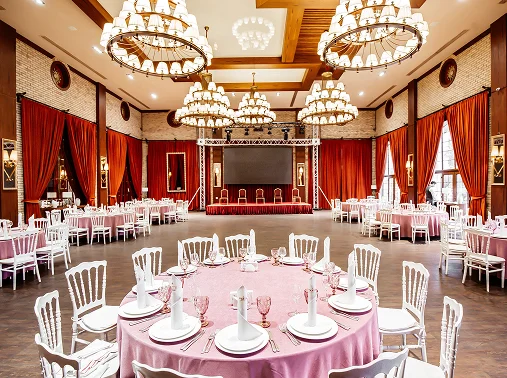 Des lieux adaptés à vos besoins spécifiques, du petit comité à la grande réunion